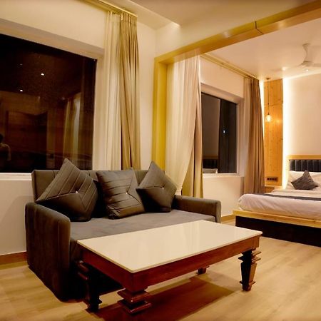 Hotel King'S Way Amritsar Exterior photo